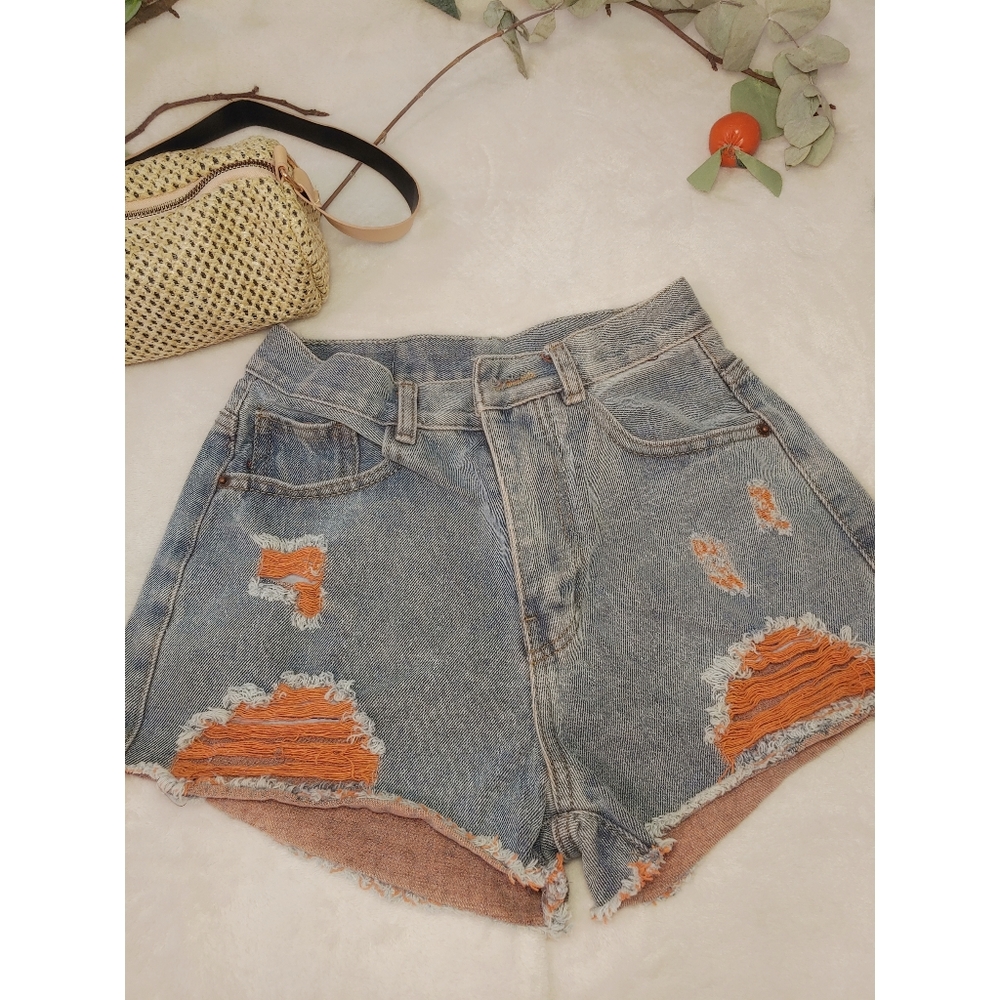 High waist frayed jean shorts